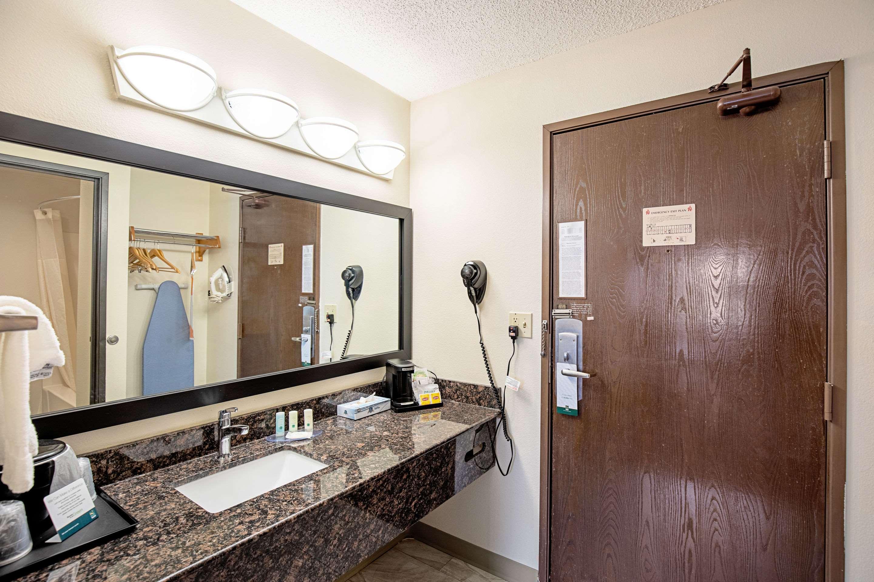 Quality Inn & Suites 밀워키 외부 사진