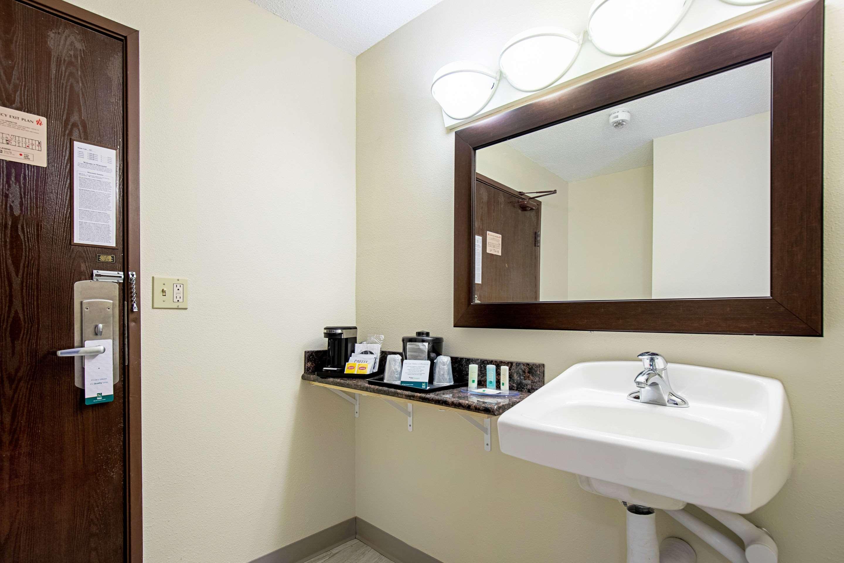 Quality Inn & Suites 밀워키 외부 사진
